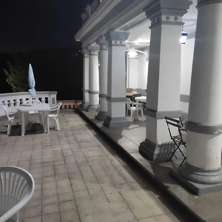 Con Piscina Alicia La Perla Indiana Villa